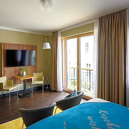 Hotel The 4*
