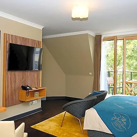 Hotel The 4*
